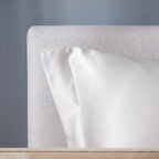Wide flange border and stitching on the silk pillowcase